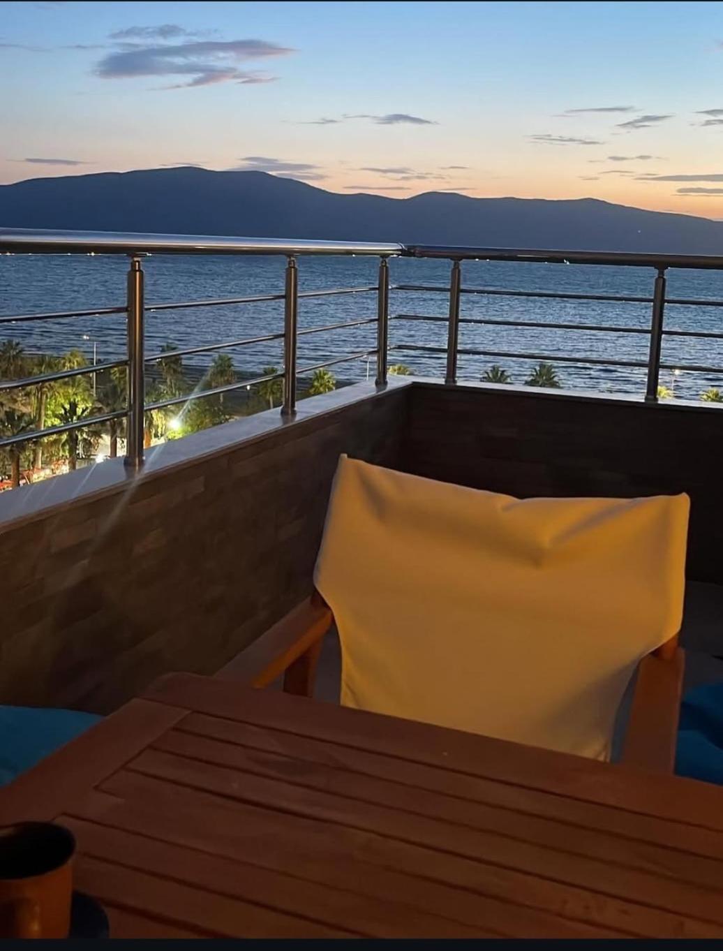 Sea Side Apartment Vlore Exterior photo